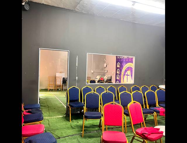 100M² BUSINESS TO LET IN MONDEOR